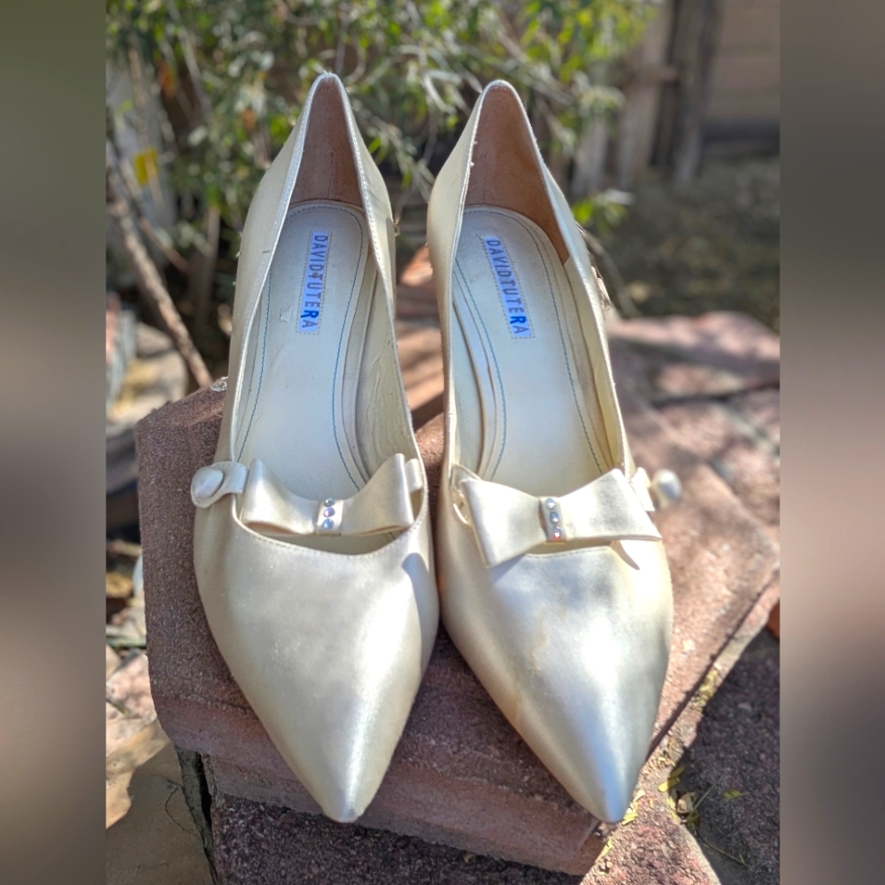 Elegant Cream Pumps with Bow by David Tutera size 10m